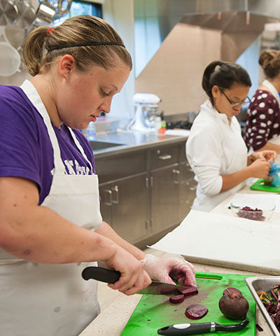 Dietary student working in the lab.